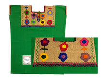 Cargar imagen en el visor de la galería, Mexican Hand Embroidered Yarn Blouse
