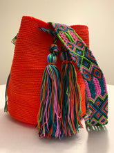 Cargar imagen en el visor de la galería, Mexican Woven Thread Bag
